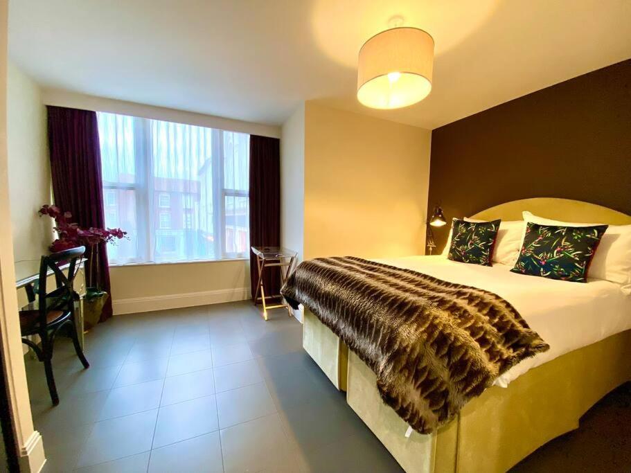 Stunning Apartment - 1 Minute Walk To Poole Quay - Great Location - Free Parking - Fast Wifi - Smart Tv - Newly Decorated - Sleeps Up To 2! Close To Poole & Bournemouth & Sandbanks Exterior foto