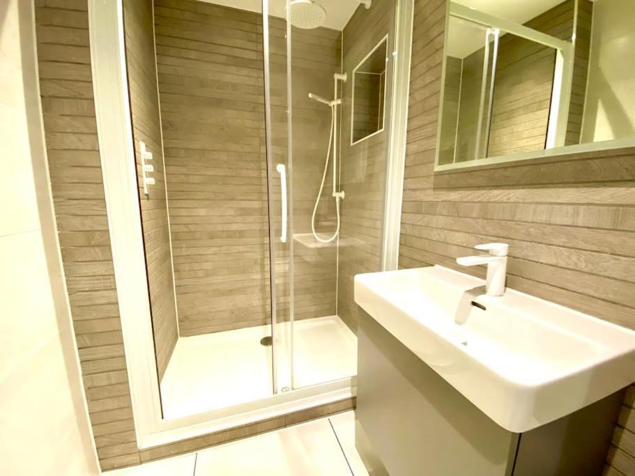 Stunning Apartment - 1 Minute Walk To Poole Quay - Great Location - Free Parking - Fast Wifi - Smart Tv - Newly Decorated - Sleeps Up To 2! Close To Poole & Bournemouth & Sandbanks Exterior foto